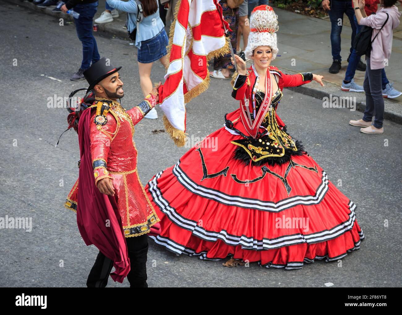 Paraiso School of Samba Dancing interprètes au Notting Hill Carnival Parade, Londres, Royaume-Uni Banque D'Images