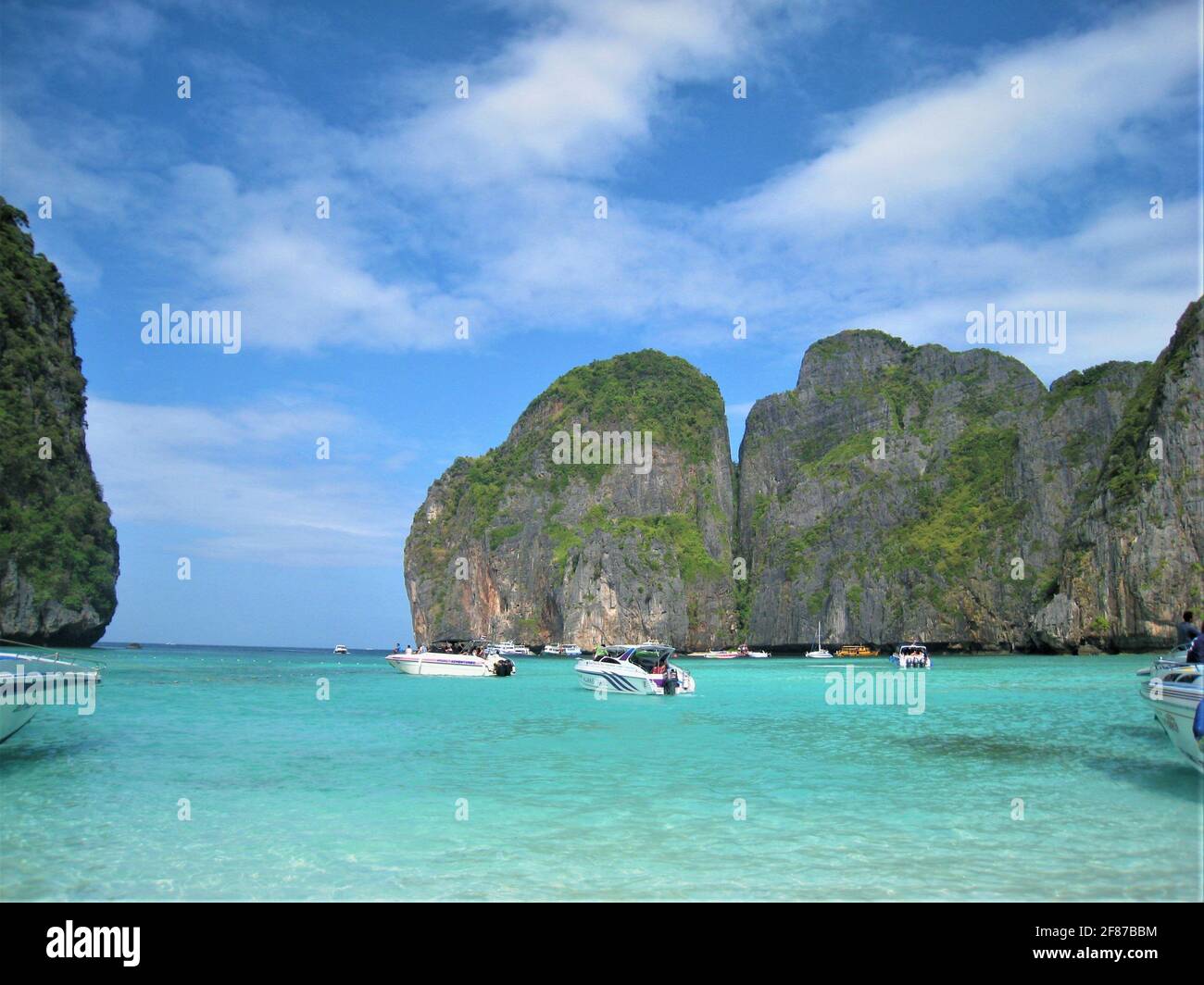 Phi Phi Islands en Thaïlande par une chaude journée d'été. Banque D'Images