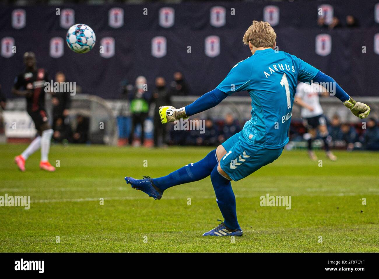 Aarhus, Danemark. 11 avril 2021. Le gardien de but William Eskelinen (1) de l'AGF vu pendant le match 3F Superliga entre le GF d'Aarhus et le FC Midtjylland au parc Ceres à Aarhus. (Crédit photo : Gonzales photo/Alamy Live News Banque D'Images