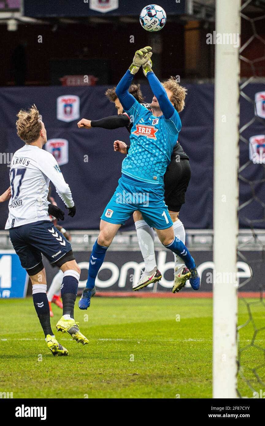 Aarhus, Danemark. 11 avril 2021. Le gardien de but William Eskelinen (1) de l'AGF vu pendant le match 3F Superliga entre le GF d'Aarhus et le FC Midtjylland au parc Ceres à Aarhus. (Crédit photo : Gonzales photo/Alamy Live News Banque D'Images