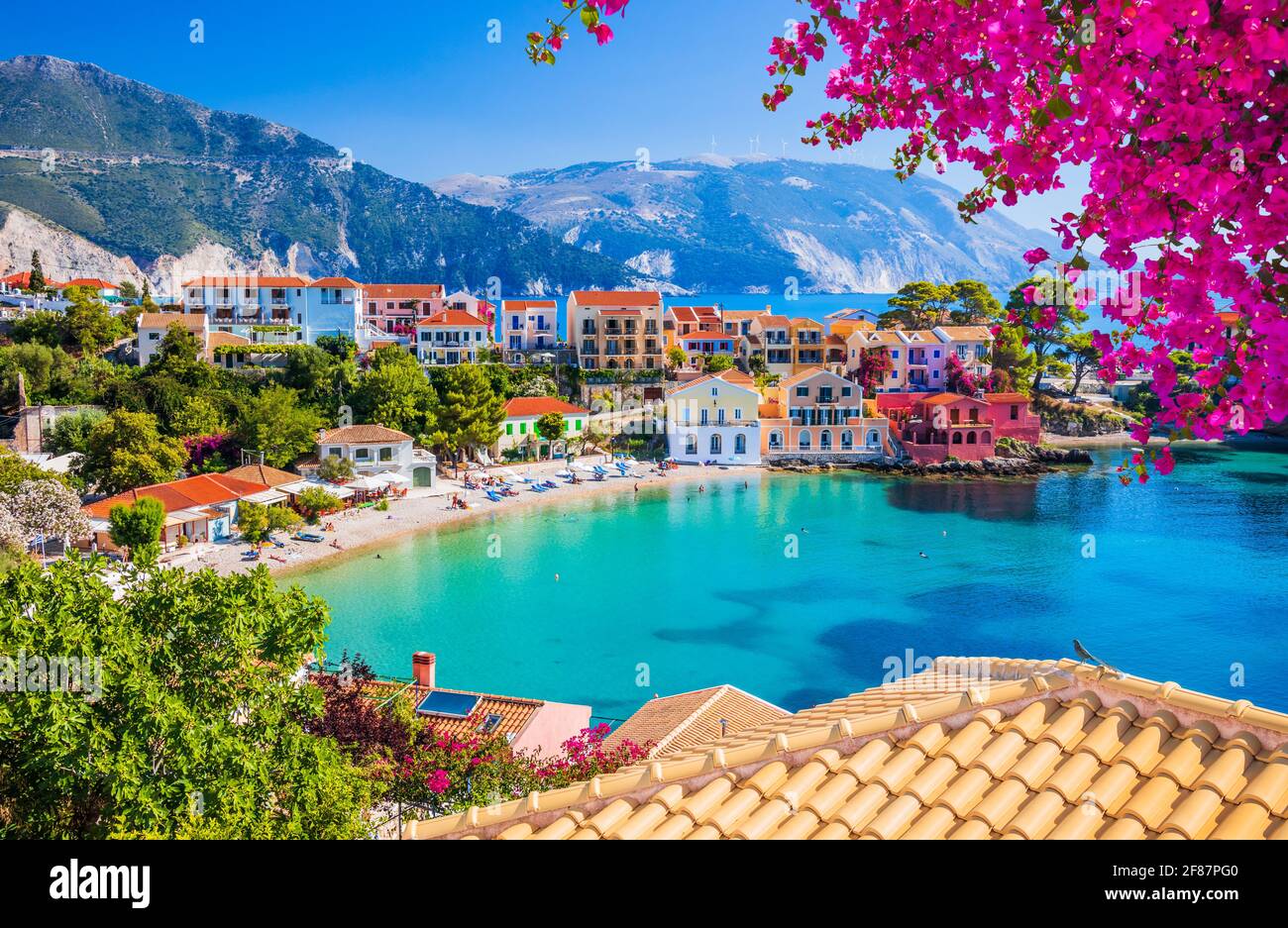 Kefalonia, Grèce. Village coloré d'Assos à Kefalonia. Banque D'Images