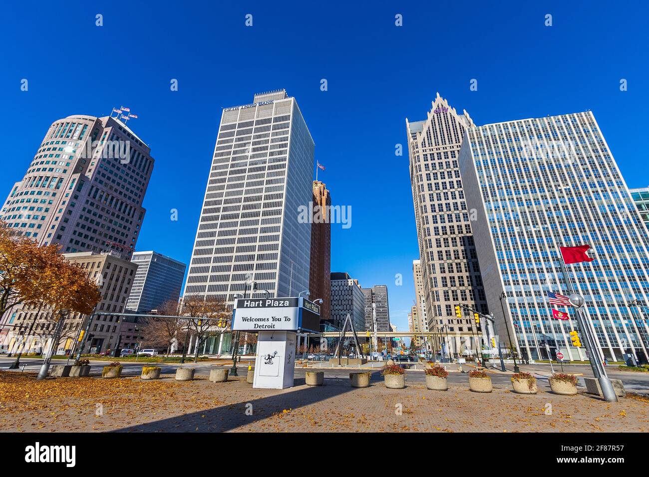 DETROIT, MI, États-Unis - NOVEMBRE 10 : HART Plaza et le quartier financier le 10 novembre 2020 dans le centre-ville de Detroit, Michigan. Banque D'Images