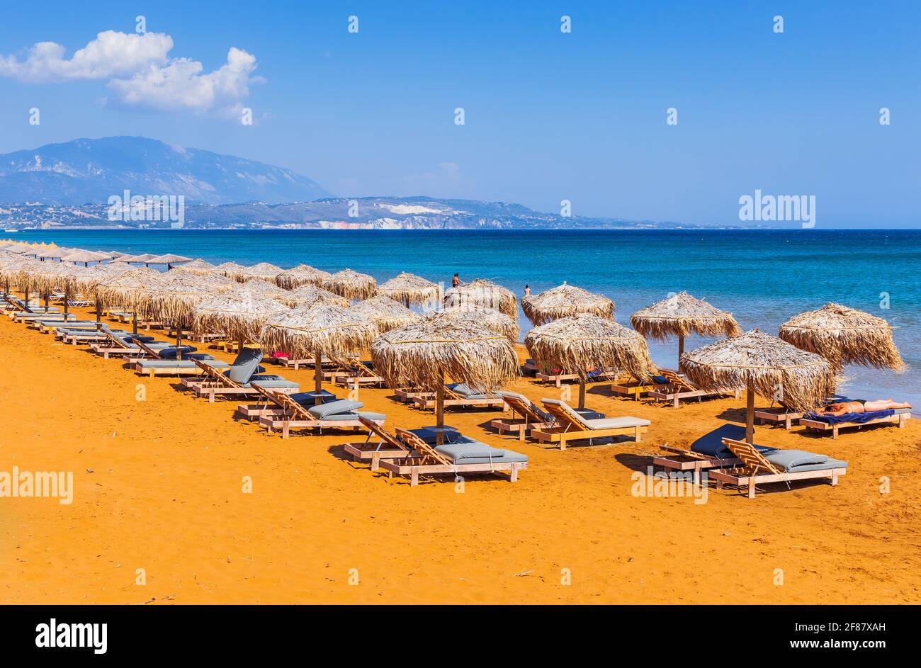 Île de Kefalonia, Grèce. Xi Beach, une plage de sable rouge, la mer Ionienne. Banque D'Images