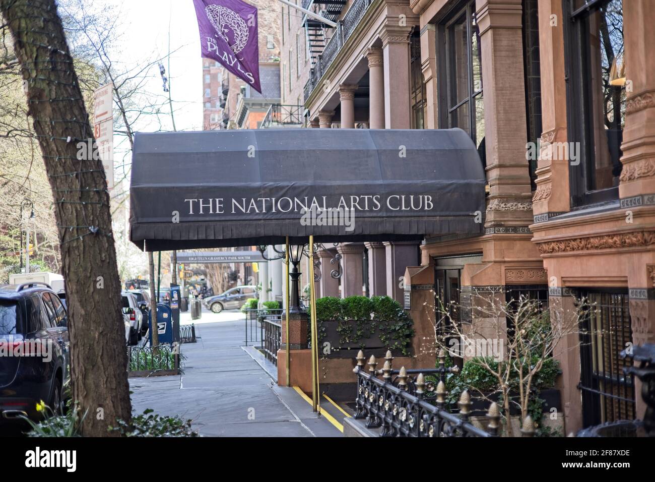 New York, NY, USA - 11 avril 2021 : entrée du National Arts Club sur la 18e rue E dans le quartier de Gramercy Park à Manhattan Banque D'Images