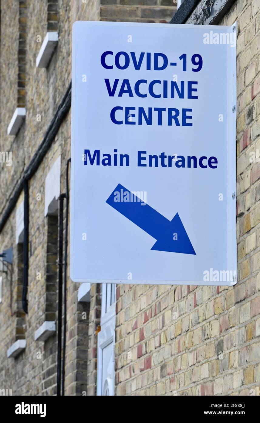 COVID-19 panneau du Centre des vaccins, pharmacie Aspire, Sidcup, Kent. ROYAUME-UNI Banque D'Images