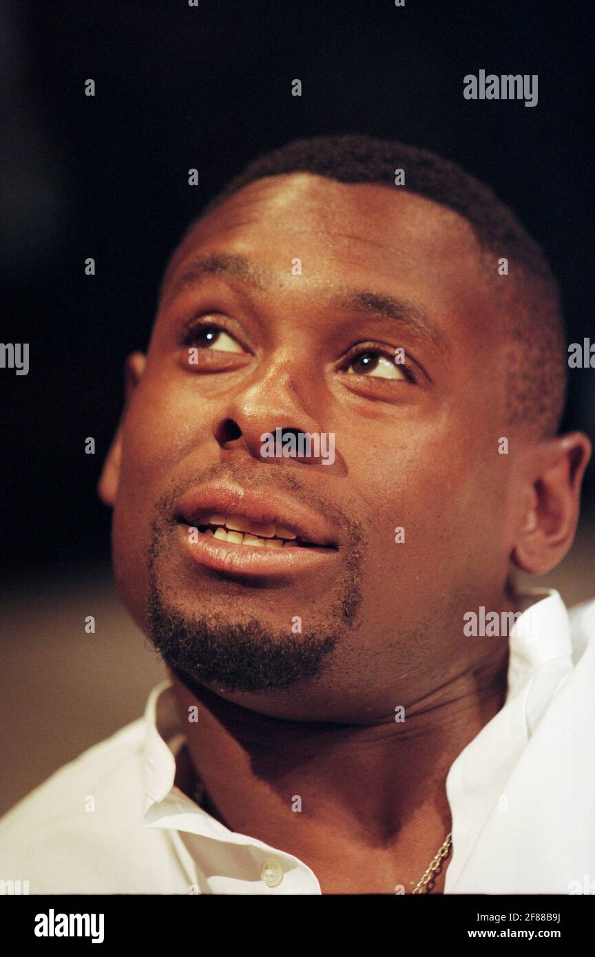 David Harewood (Othello) à OTHELLO par Shakespeare au Théâtre Cottesloe, Théâtre national (NT), Londres 16/09/1997 conception: Anthony Ward éclairage: Paul Pyant combats: Terry King réalisateur: Sam Mendes Banque D'Images