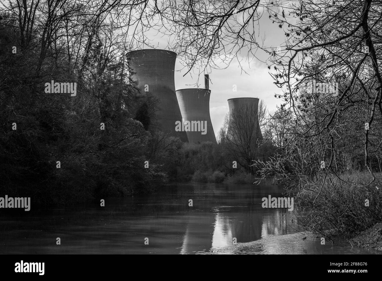 Tours de refroidissement près d'Ironbridge. Banque D'Images