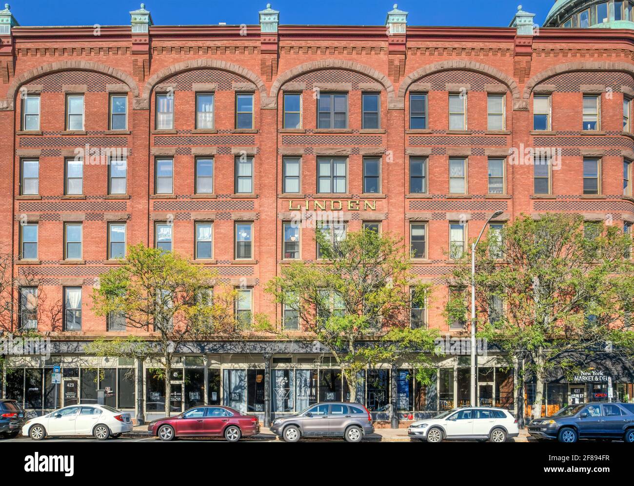 Le Linden Building, construit en 1891, est un point de repère de la rue principale avec sa coupole au sommet de cuivre. Maintenant condominiums. Banque D'Images