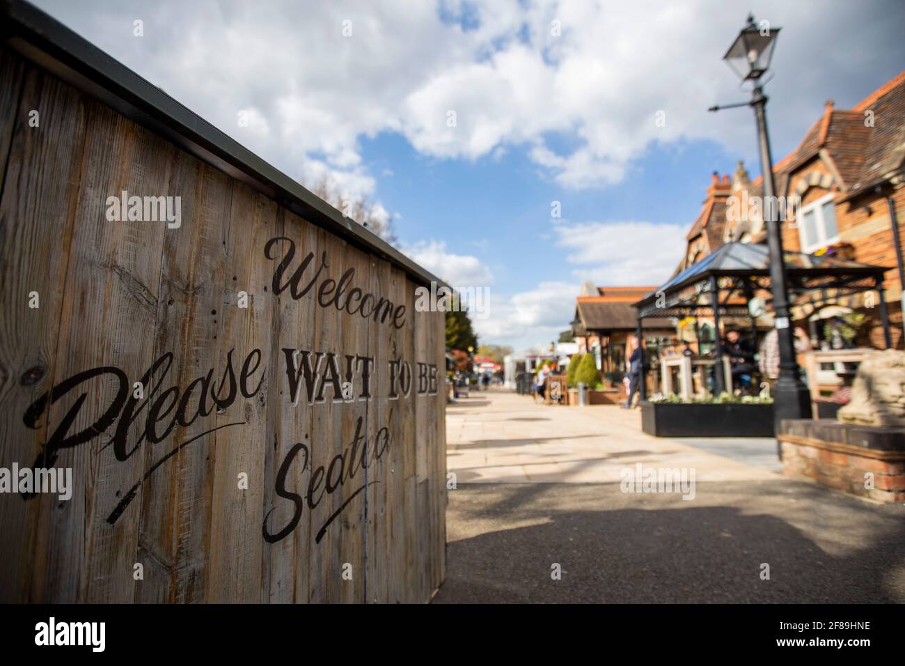 NORTHAMPTON ANGLETERRE. 12 AVRIL. Les pubs rouvrent à Northampton, en Angleterre, le lundi 12 avril 2021. (Credit: Leila Coker) Credit: Leila Coker/Alay Live News Banque D'Images