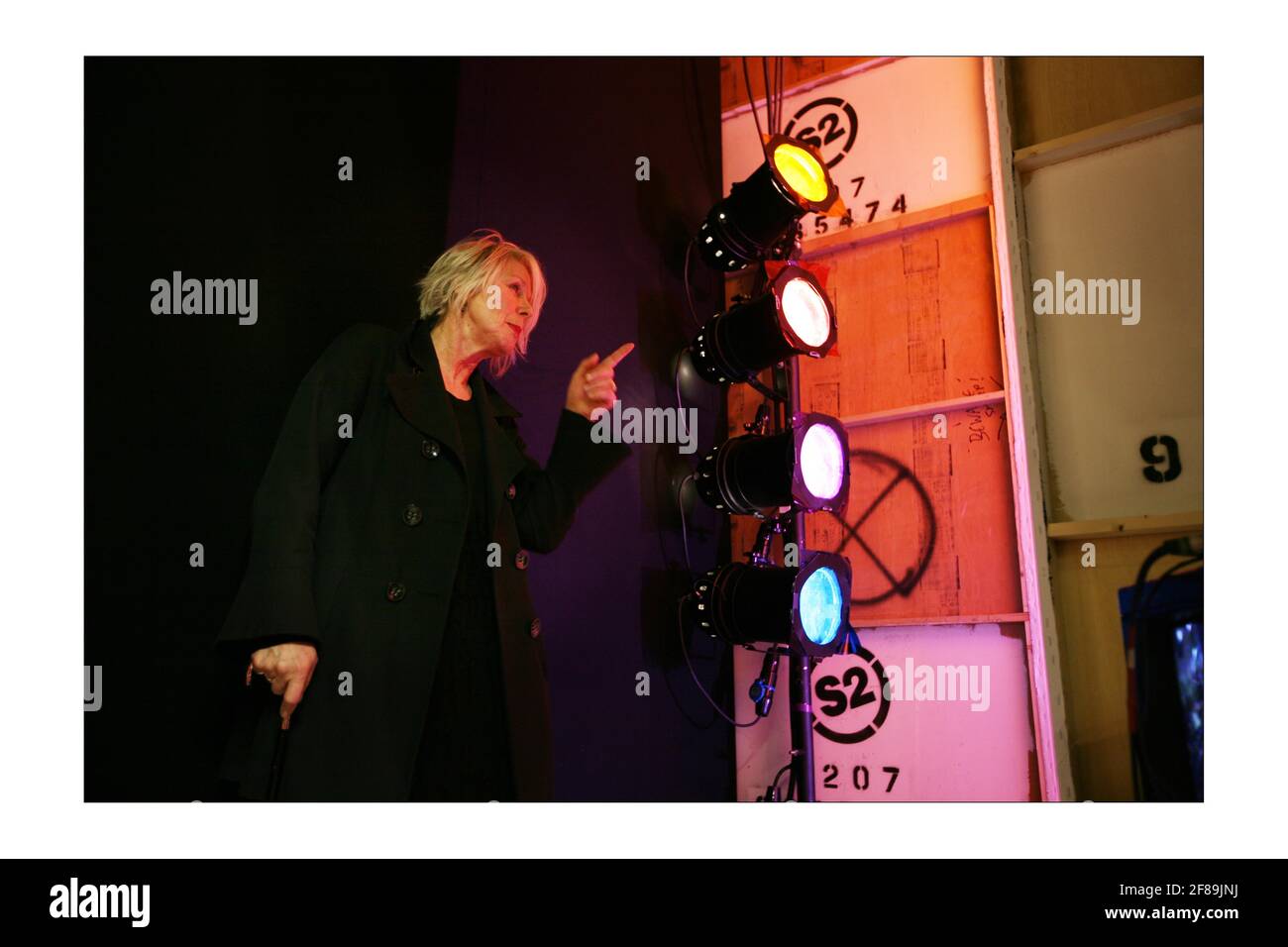 London Fashion week....Betty Jackson en coulisses avant son spectacle west london.photo de David Sandison The Independent Banque D'Images