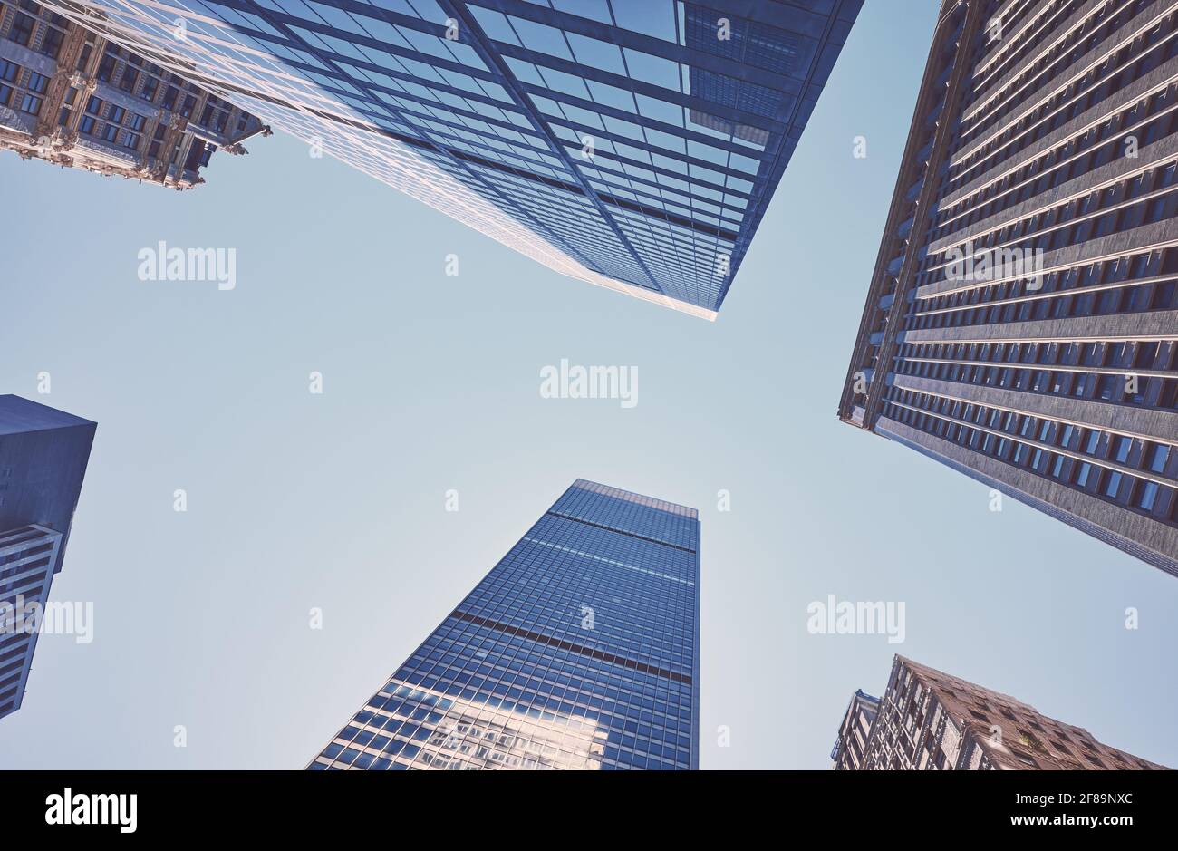 Vue sur les gratte-ciel de Manhattan, image colorée, New York City, États-Unis. Banque D'Images