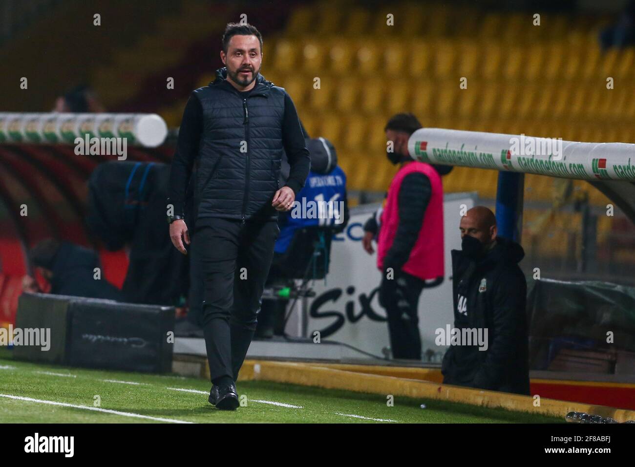 L'entraîneur italien de Sassuolo Roberto de Zerbi pendant la série UN match de football entre Benevento et US Sassuolo au stade Ciro Vigorito, Benevento, Italie, le 12 avril 2021 Banque D'Images