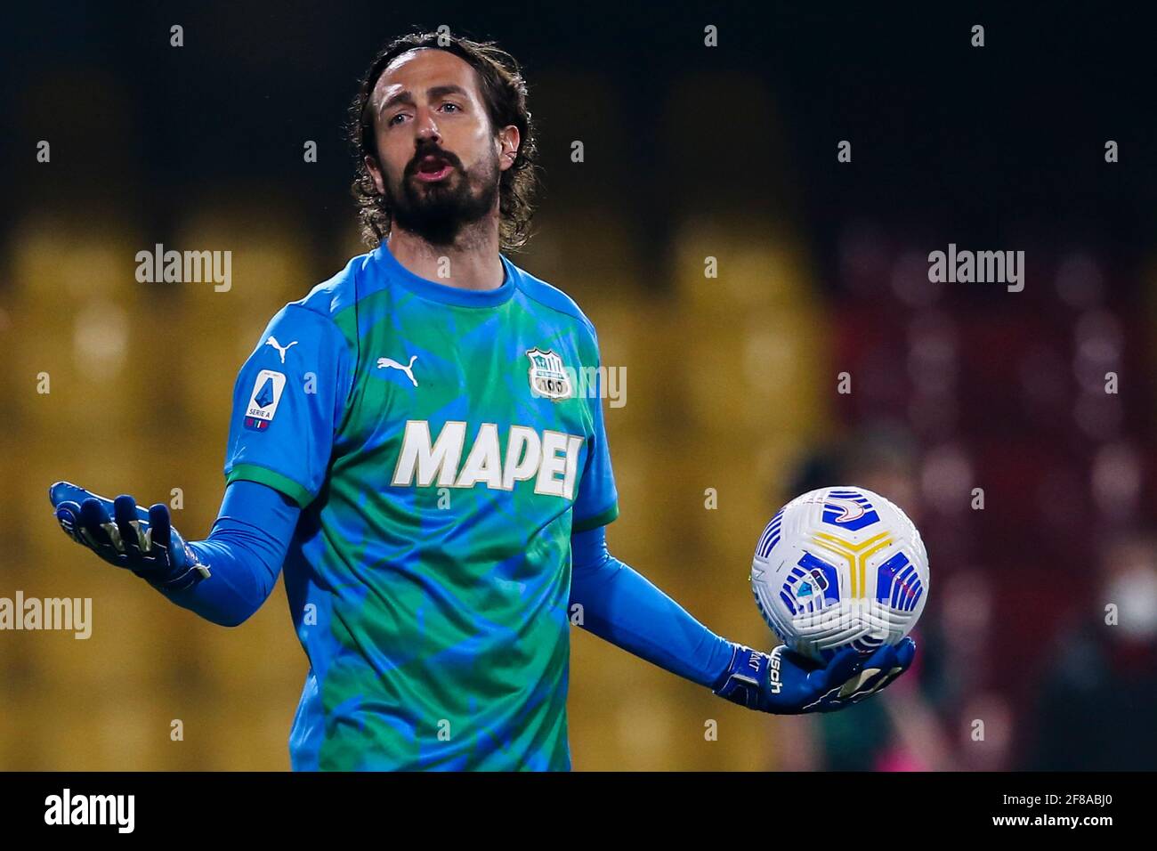 Andrea Consigli, gardien de but italien de Sassuolo, a effectué un match de football entre Benevento et US Sassuolo au stade Ciro Vigorito, à Benevento, en Italie, le 12 avril 2021 Banque D'Images