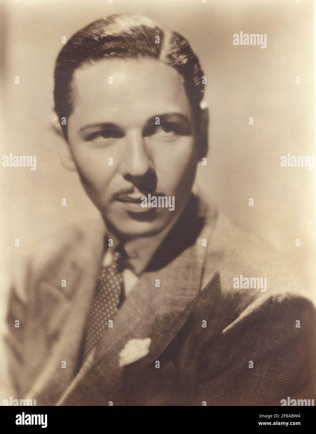 L'acteur de cinéma américain Roger Pryor, tête et épaules Publicité Portrait, années 1930 Banque D'Images