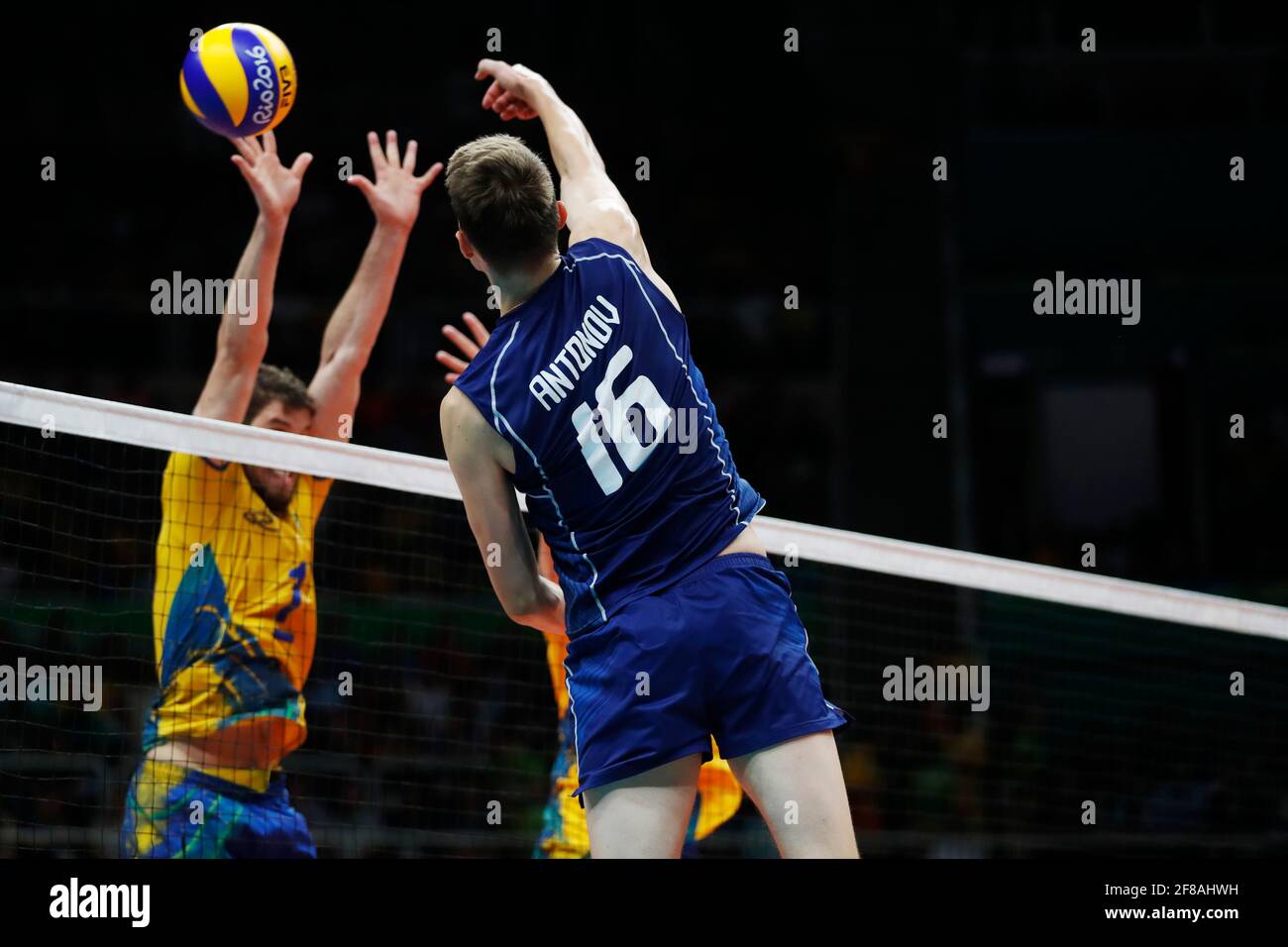 L'équipe nationale brésilienne de volley-ball remporte le match final de la médaille d'or contre l'Italie aux Jeux Olympiques d'été de Rio 2016, au stade Maracanazinho. Banque D'Images