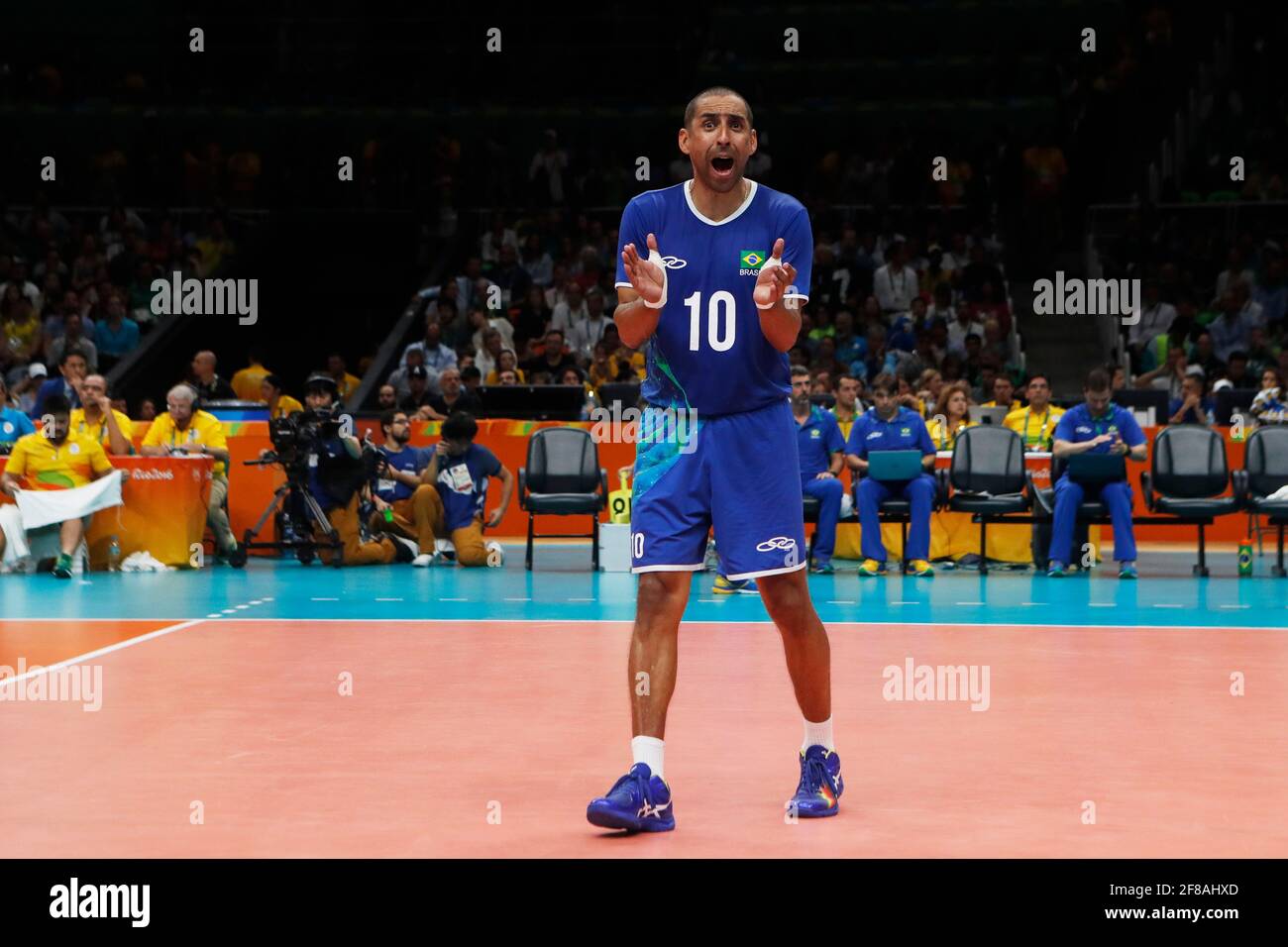 L'équipe nationale brésilienne de volley-ball remporte le match final de la médaille d'or contre l'Italie aux Jeux Olympiques d'été de Rio 2016, au stade Maracanazinho. Banque D'Images