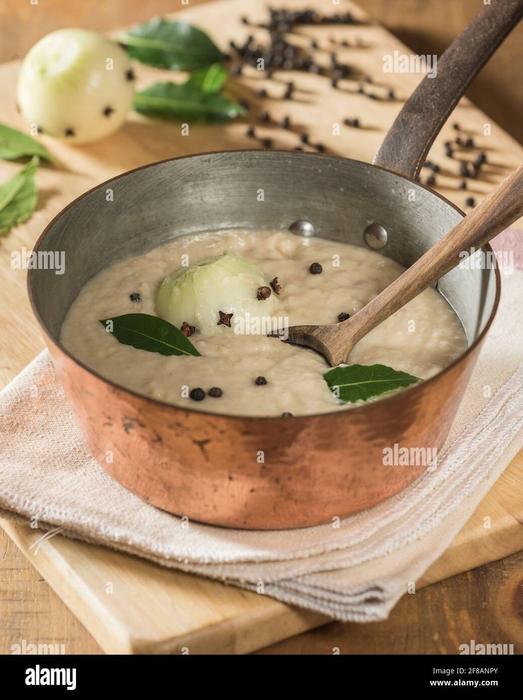 Sauce pain.accompagnement traditionnel au poulet, à la dinde et le gibier à plumes. Banque D'Images