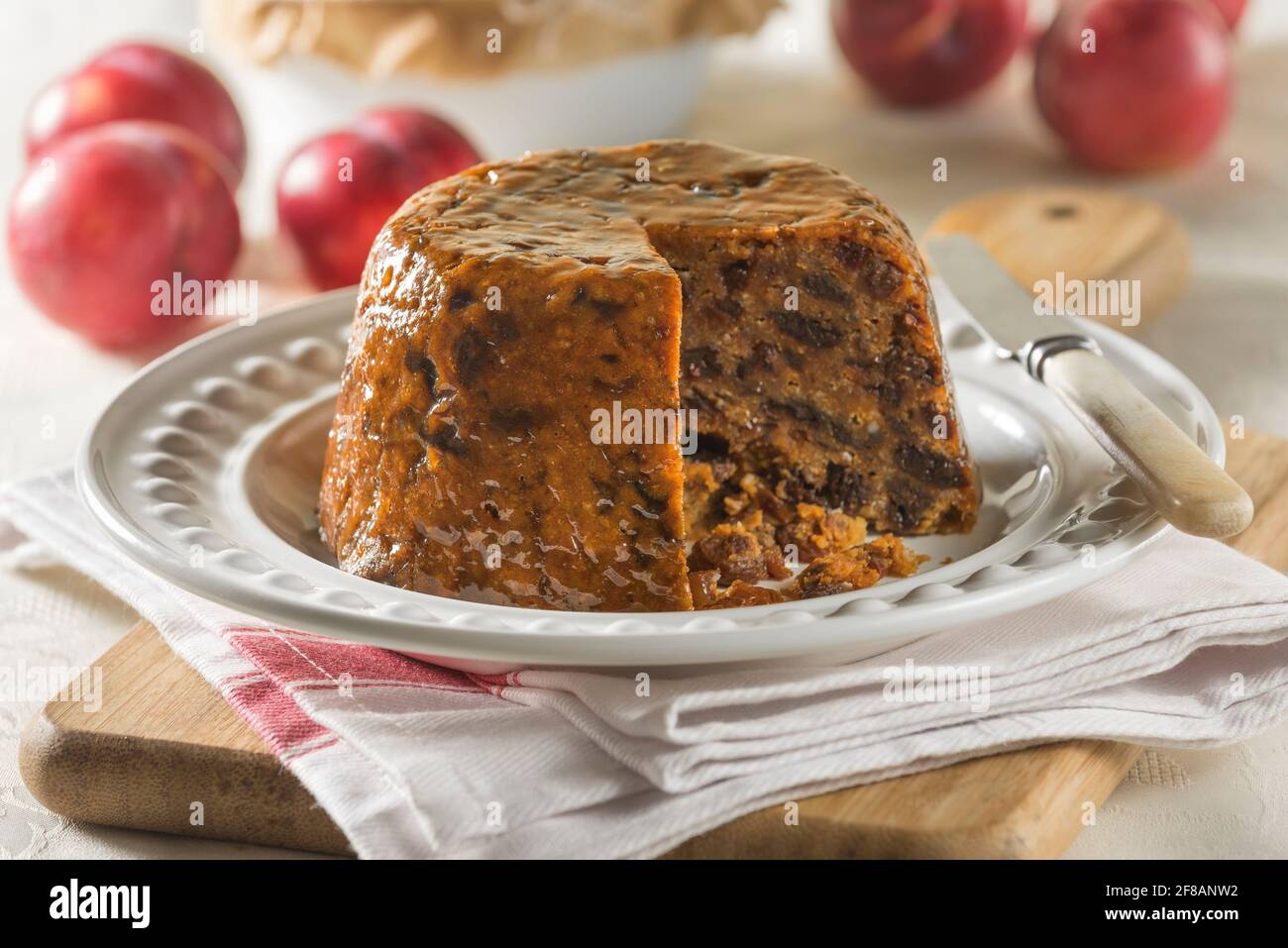 Duff prune. Pudding aux fruits à la vapeur. Cuisine traditionnelle Royaume-Uni Banque D'Images