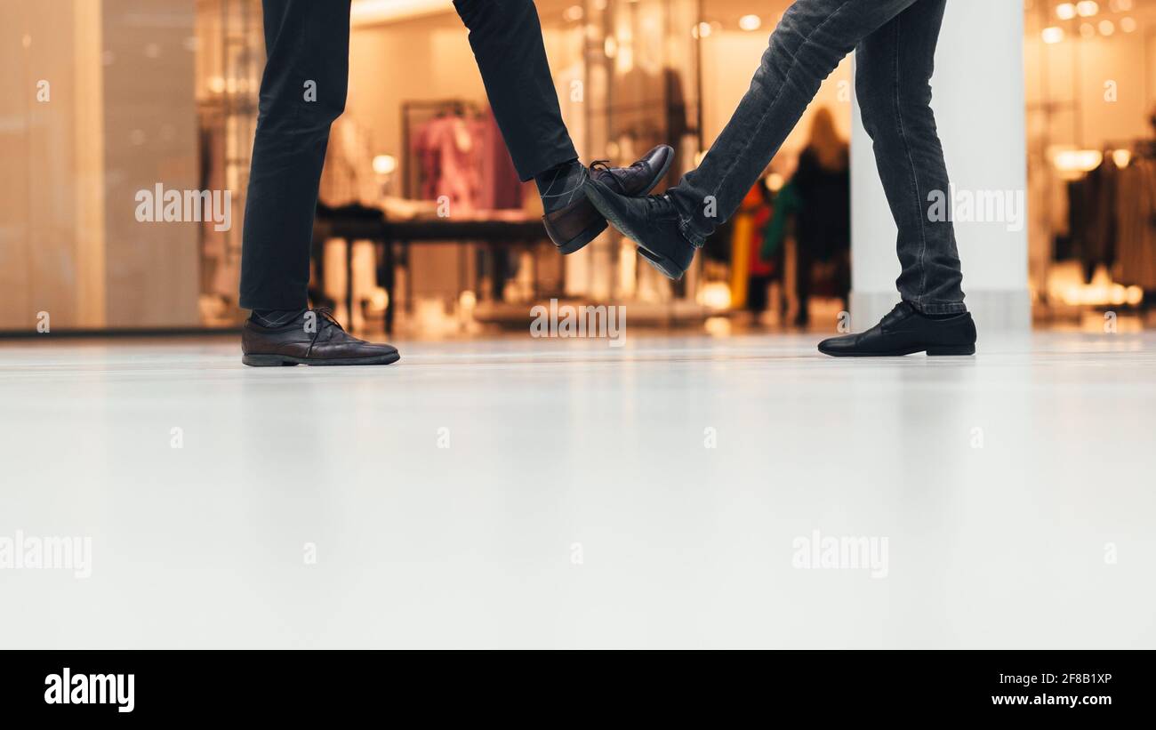 gros plan. de bons amis se saluent Banque D'Images