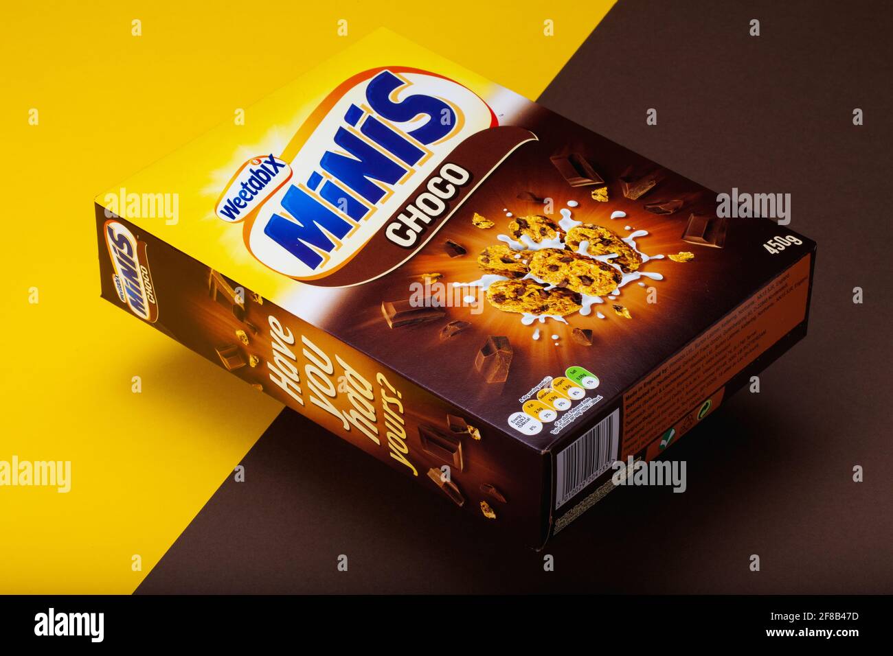 Prague, République tchèque - 15 février 2021: Weetabix petit déjeuner complet préparé au Royaume-Uni par Weetabix Limited depuis 1932 et un des mois Banque D'Images