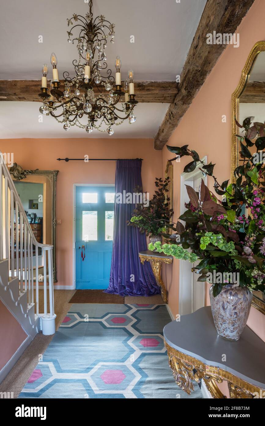 Tapis Grand Cordoba dans le couloir de Suffolk classé Grade II avec Couleur du mur par Paint Library London Banque D'Images