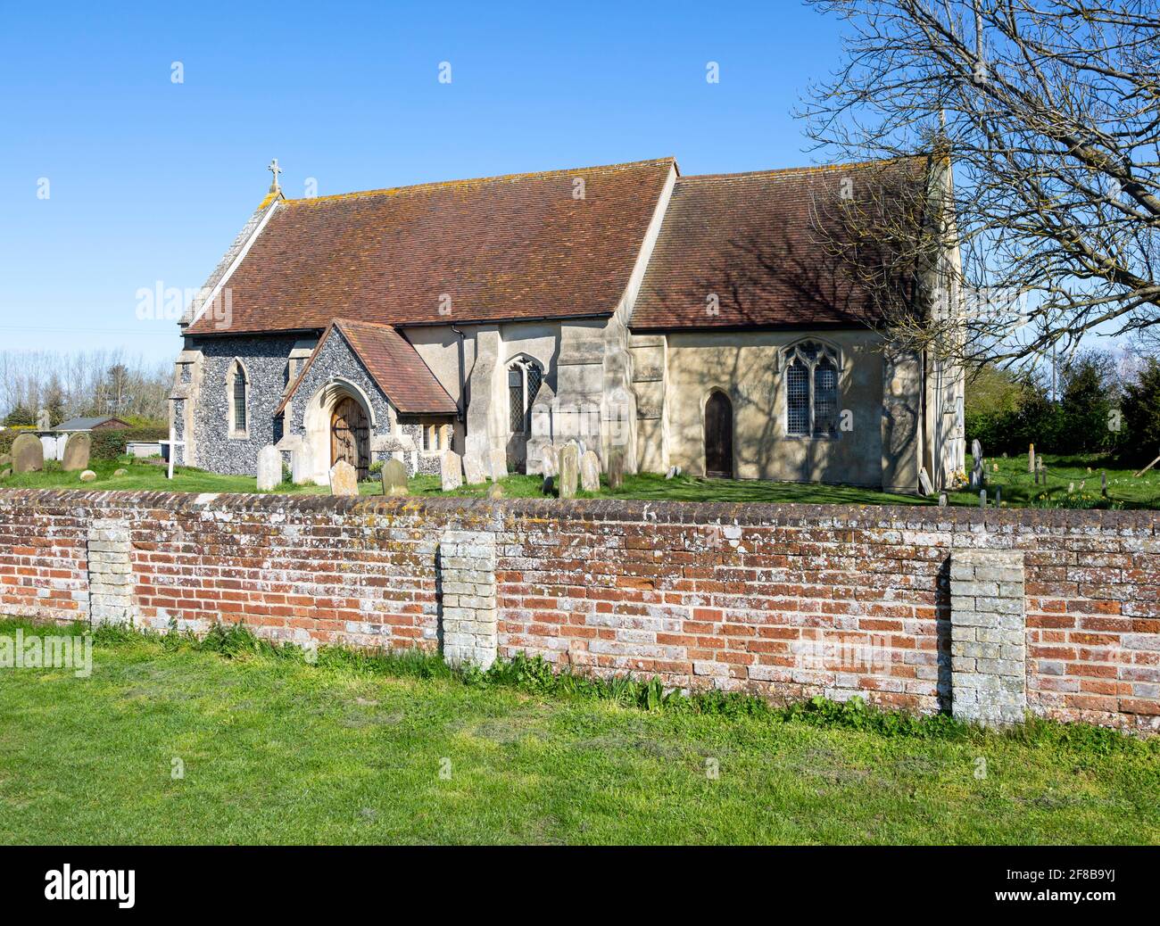 Village paroissial de tous les Saints, Wrabness, Essex, Angleterre, Royaume-Uni Banque D'Images