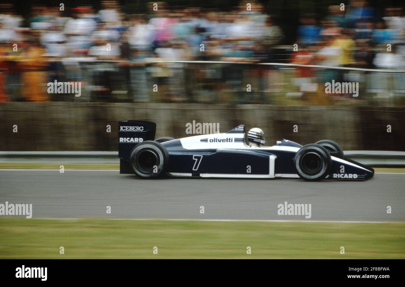 Riccardo Patrese dans le Brabham BT56 lors des qualifications pour le Grand Prix britannique 1987, Silverstone. Banque D'Images