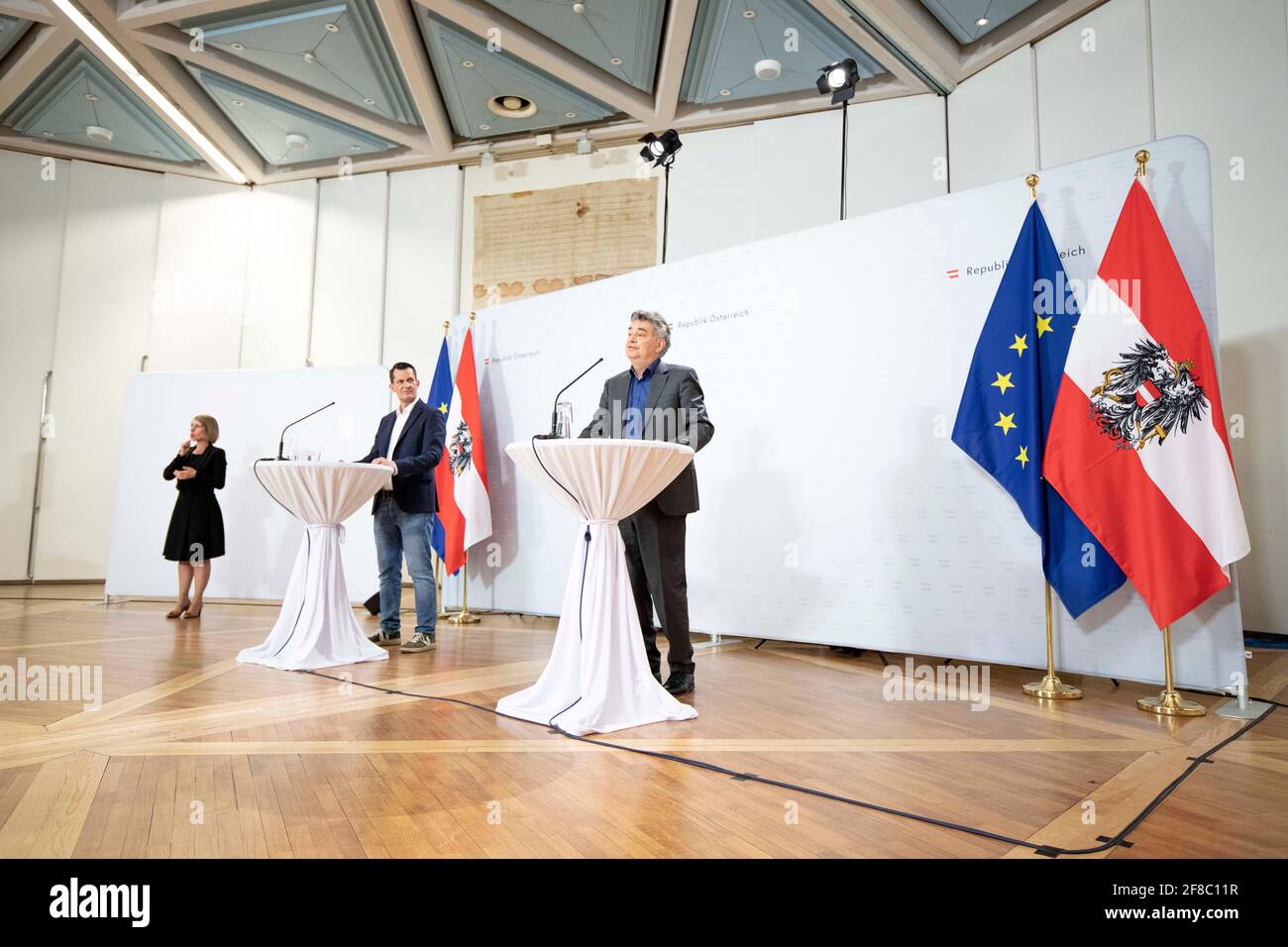 Wien, Österreich: Vizekanzler Werner Kogler (GRÜNE) präsentierte den designerten Gesundheitsminister Dr. Wolfgang Mückenstein als den Nachfolger des Banque D'Images