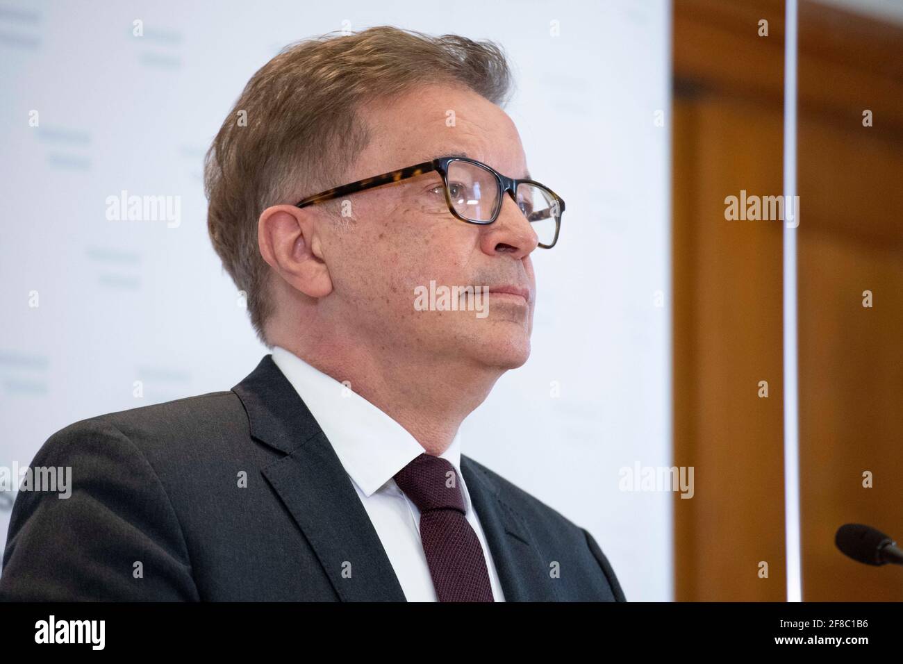 Sozialministerium Wien: Gesundheitsminister Rudolf Anschober (GRÜNE) erklärte heute in einer persönlichen Erklärung seinen Rücktritt. Im Bild: Bundesm Banque D'Images