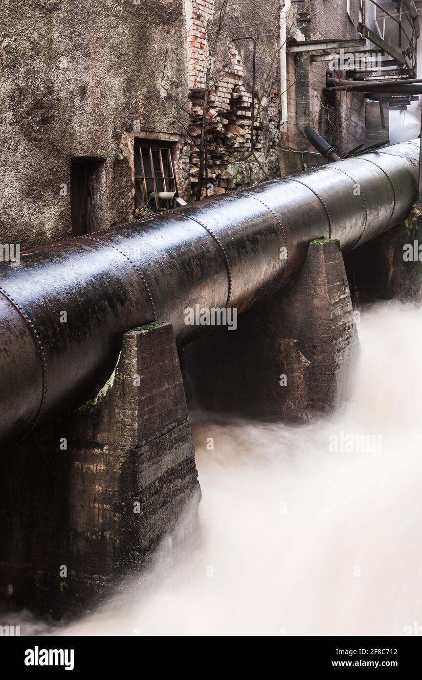 Ancien pipeline sur la façade, Suède Banque D'Images