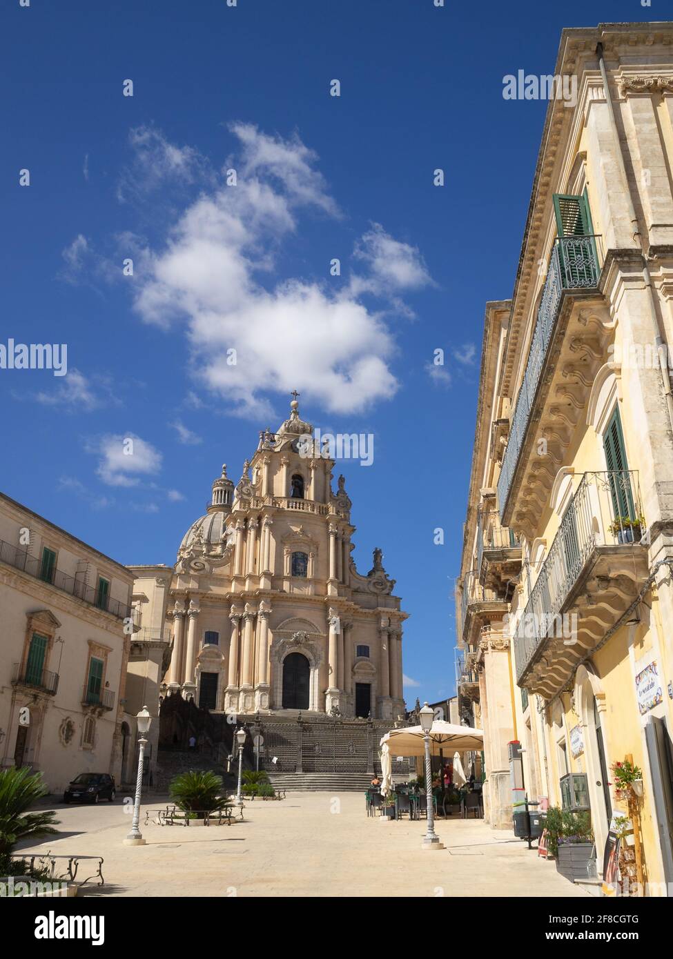 Duomo di San Giorgio au sommet de la place Duomo, Ragusa Ibla Banque D'Images
