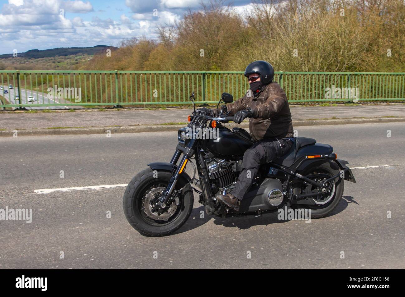 2019 Harley-Davidson Fxfbs Fat Bob 114 1868 19; motard; transport à deux roues, motos, véhicule sur les routes britanniques, motos, motards motocyclistes qui conduisent à Manchester, Royaume-Uni Banque D'Images