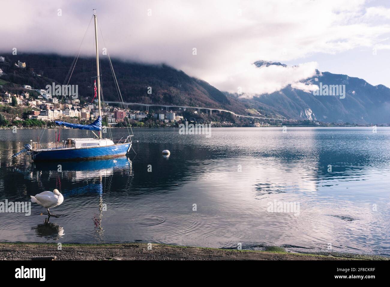 Petit bateau sur le lac Léman, Montreux Banque D'Images