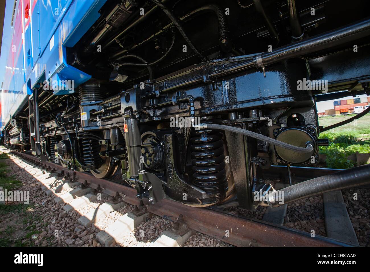 Kazakhstan, usine de construction de locomotives Nur-sultan.gros plan de bogie de roue. Banque D'Images