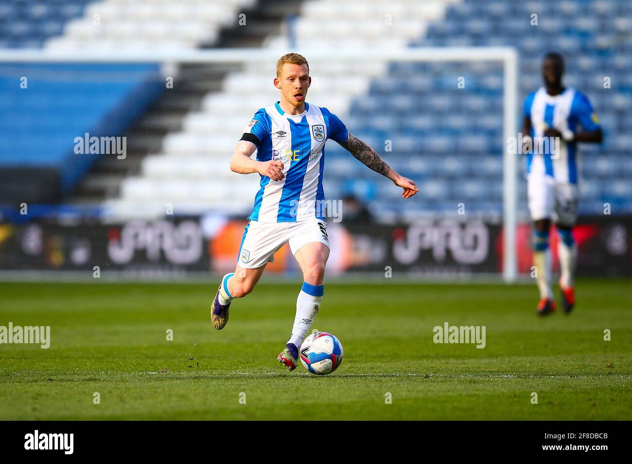 John Smith's Stadium, Huddersfield, Angleterre - 13 avril 2021 Lewis O'Brien (8) de Huddersfield pendant le match Huddersfield v Bournemouth, Sky Bet EFL Championship 2020/21, John Smith's Stadium, Huddersfield, Angleterre - 13 avril 2021 Credit: Arthur Haigh/WhiteRoseRoseeld/Alay Live News Banque D'Images