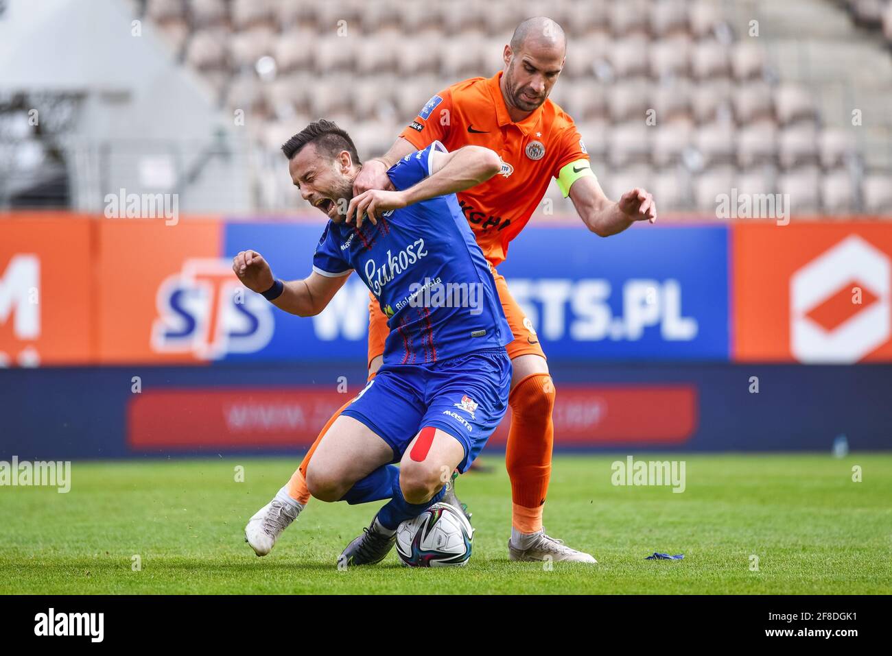 LUBIN, POLOGNE - 11 AVRIL 2021: Match de football polonais PKO Ekstraklasa entre KGHM Zaglebie Lubin - Podbeskidzie Bielsko-Biala 2:1. En action Kamil Bi Banque D'Images