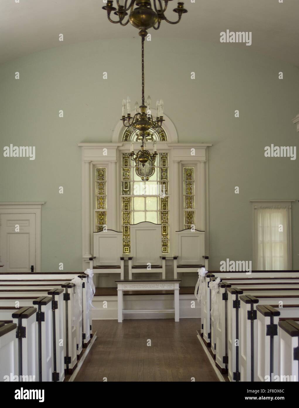 WILMINGTON, NC, ÉTATS-UNIS - 20 septembre 2009 : une vue symétrique d'une chapelle du début du XXe siècle où les valeurs chrétiennes familiales étaient partagées dans une communauté Banque D'Images