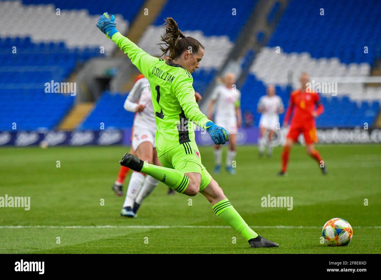 Cardiff, pays de Galles. 13 avril 2021. Laura O'Sullivan of Wales Women a une autorisation lors du match amical féminin international entre le pays de Galles et le Danemark au stade de Cardiff City à Cardiff, pays de Galles, Royaume-Uni, le 13 avril 2021. Crédit : Duncan Thomas/Majestic Media/Alay Live News. Banque D'Images