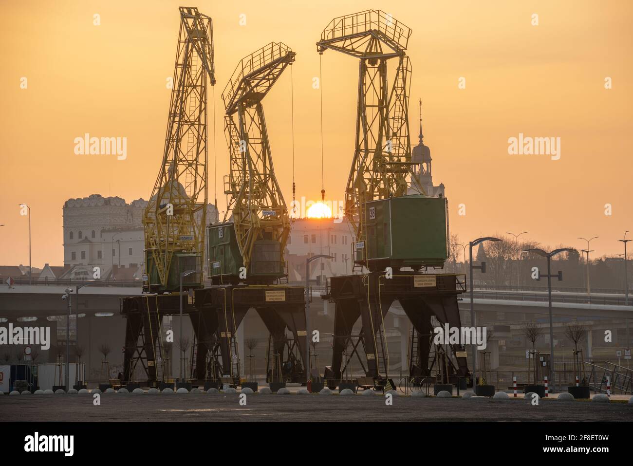 Grues portuaires historiques à Szczecin Banque D'Images