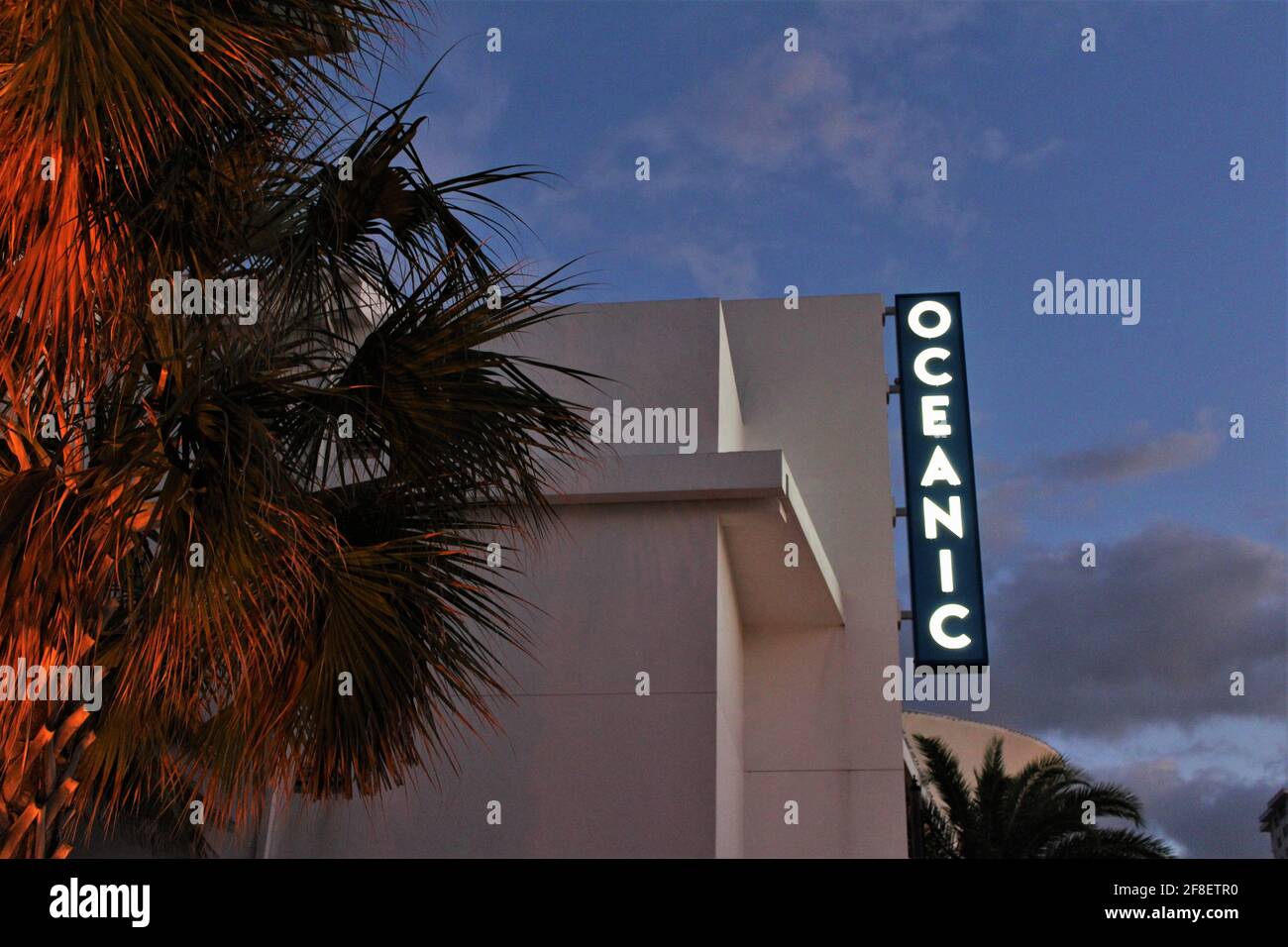 Le restaurant Oceanic de Pompano Beach, en Floride, est un restaurant de premier ordre en bord de mer avec un espace privé inégalé pour les événements. Banque D'Images Le restaurant Oceanic de Pompano Beach, en Floride, est un restaurant de premier ordre en bord de mer avec un espace privé inégalé pour les événements. Banque D'Images