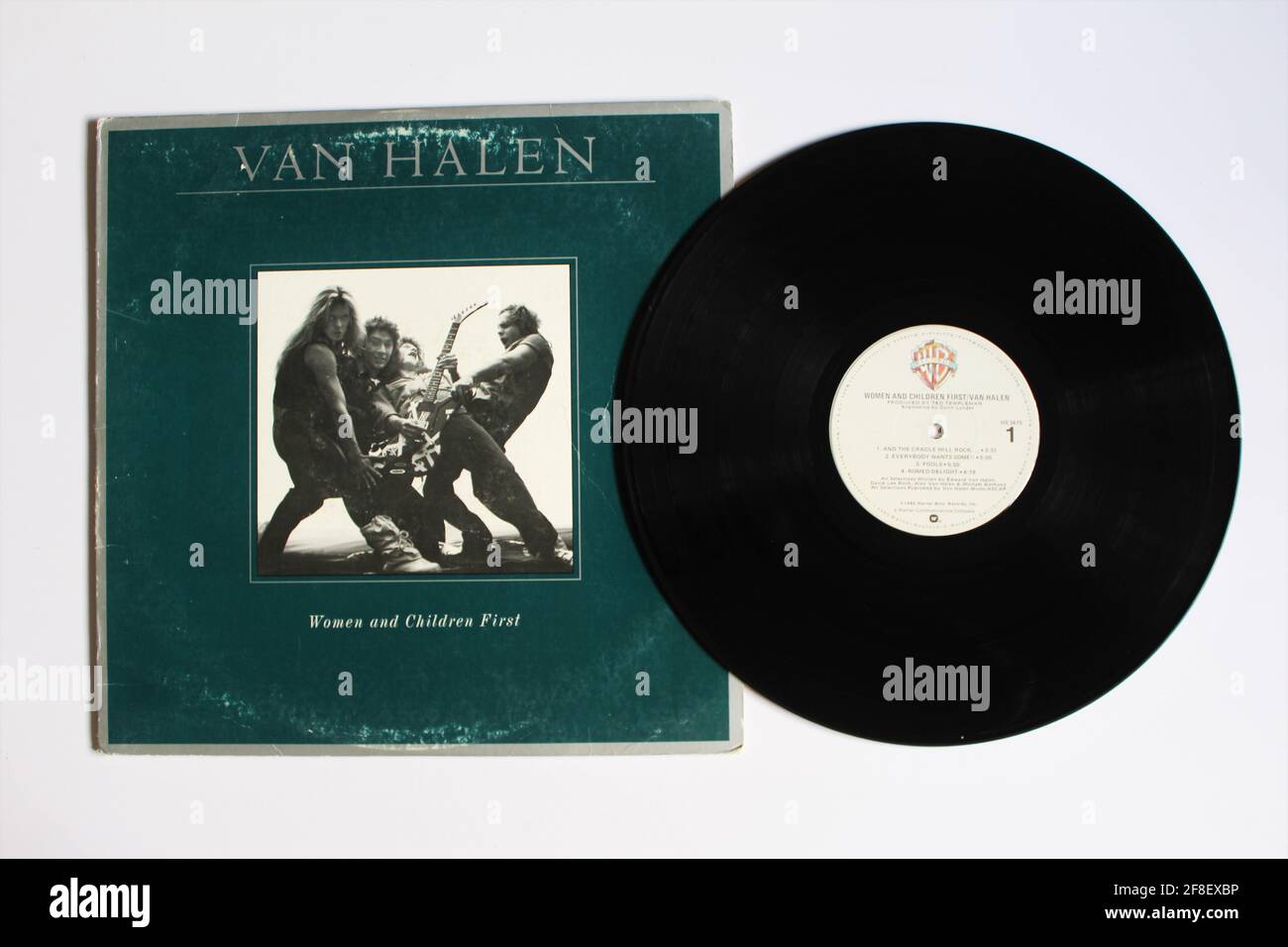 Hard Rock, Heavy Metal et glam Metal band, Van Halen album de musique sur vinyle disque LP. Intitulé: Les femmes et les enfants d'abord Banque D'Images