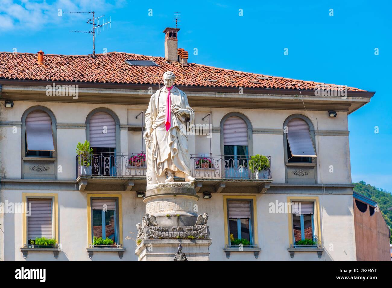 Statue d'Alessandro Volta dans la ville italienne de Côme Banque D'Images