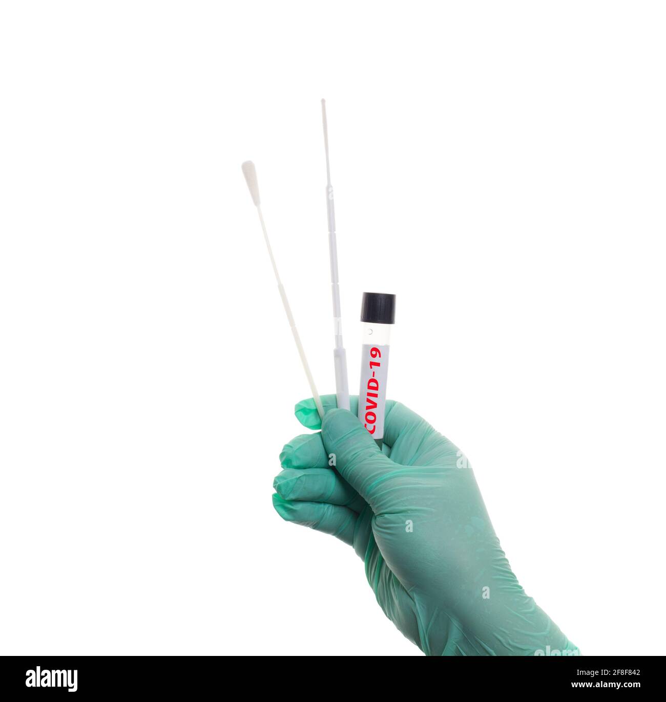 Kit de test Covid-19 en médical isolé à la main. Médecine, santé et coronavirus concept Banque D'Images
