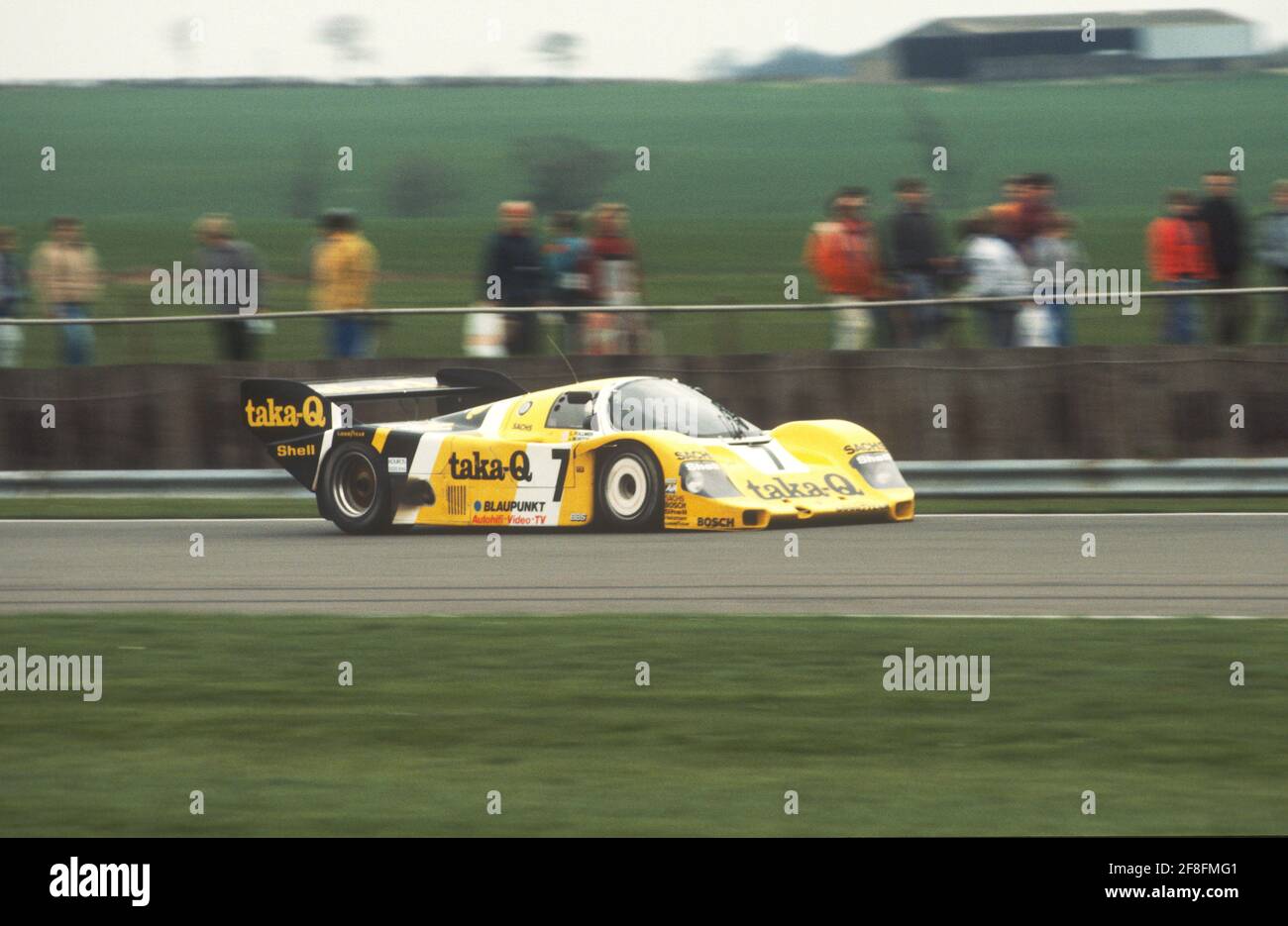 Le Joest Racing Porsche 956 de George Follmer, John Morton et Paulo Barilla pendant la course Silverstone 1000Km 1986. Banque D'Images