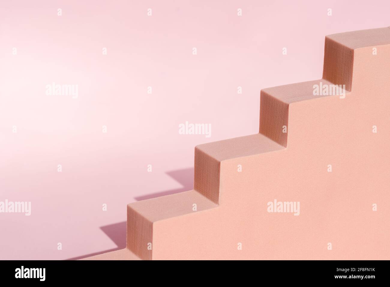 Support de produit avec forme géométrique, escalier ou escalier avec ombre Banque D'Images