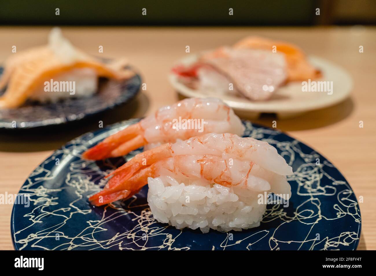 Sushi japonais de crevettes sucrées, ou connu sous le nom d'« amaebi » Banque D'Images