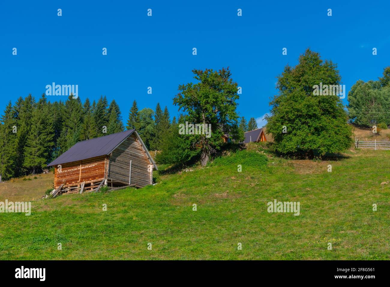 Village situé dans les montagnes de Rugova au Kosovo Banque D'Images