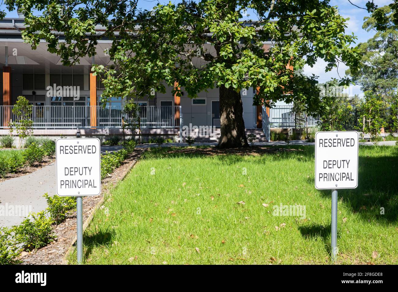 Lycée Ku ring gai et parking réservé pour Personnel principal adjoint, Sydney, Australie Banque D'Images