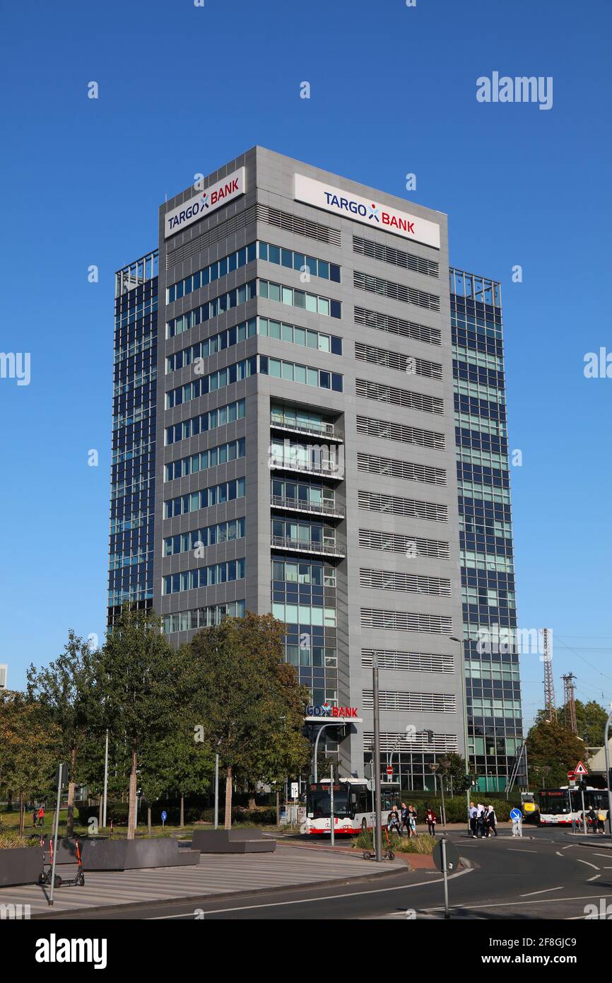 DUISBURG, ALLEMAGNE - 18 SEPTEMBRE 2020 : immeuble de bureaux de Targobank à Duisburg, Allemagne. La banque allemande fait partie du grou financier du crédit mutuel français Banque D'Images