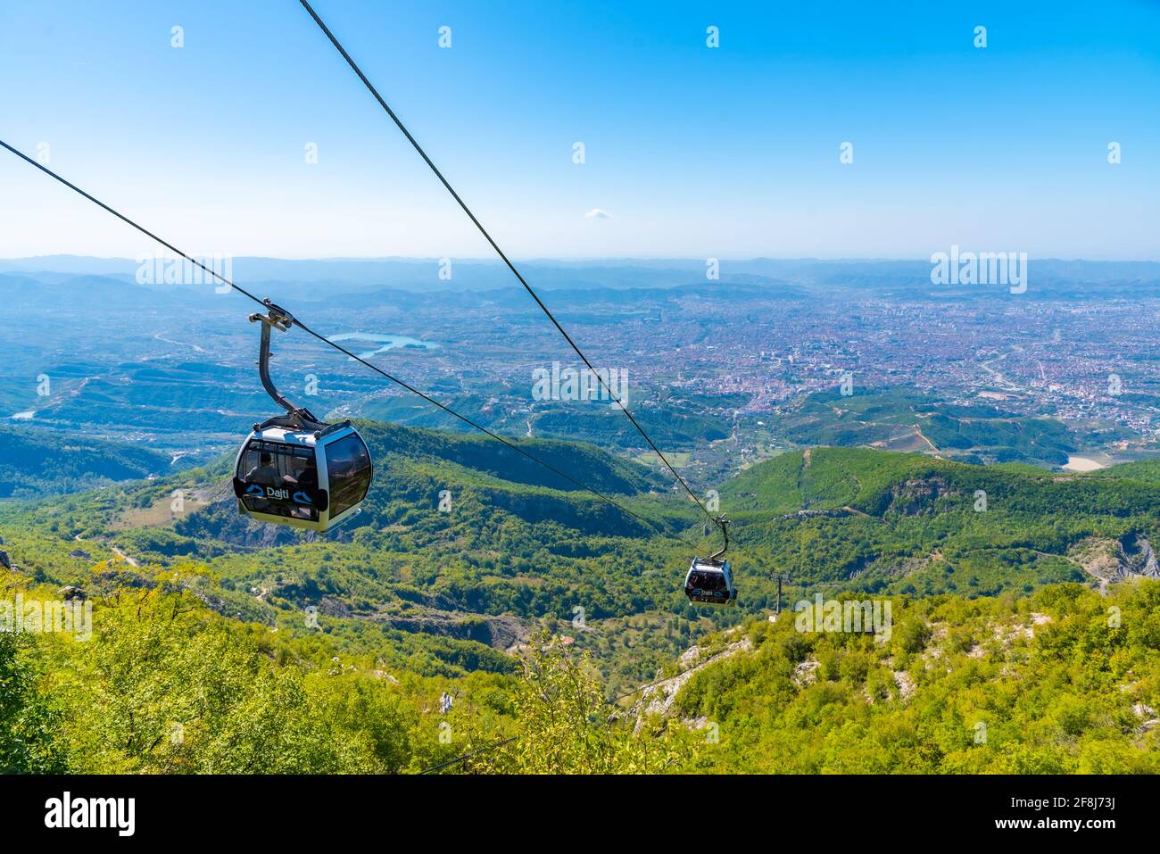 TIRANA, ALBANIE, le 29 SEPTEMBRE 2019 : escale de télécabine au mont Dajti près de Tirana, Albanie Banque D'Images